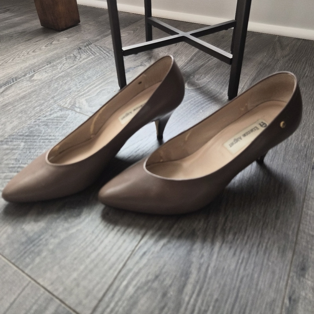 ​Etienne Aigner "Gail II" Taupe Leather Kitten Heel Pumps 7.5 - Picture 5 of 9